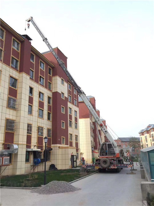 东城区跨街广告牌的高空安装注意事项