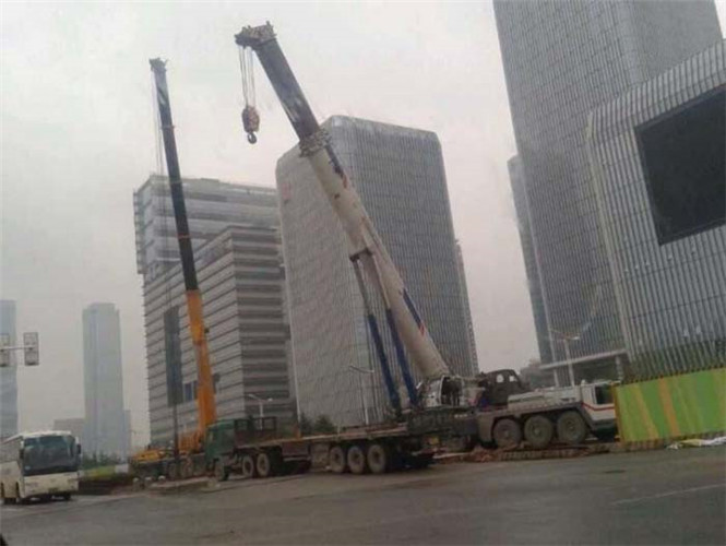 东城区“自动找平”—— 吊车的 “平地神器” 技术